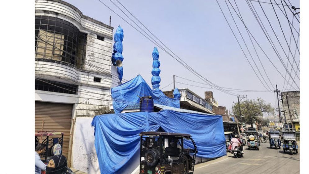 হোলি উৎসব, তাই যোগীরাজ্যে মুসলিম ধরপাকড়, ত্রিপলে ঢাকা হলো মসজিদ