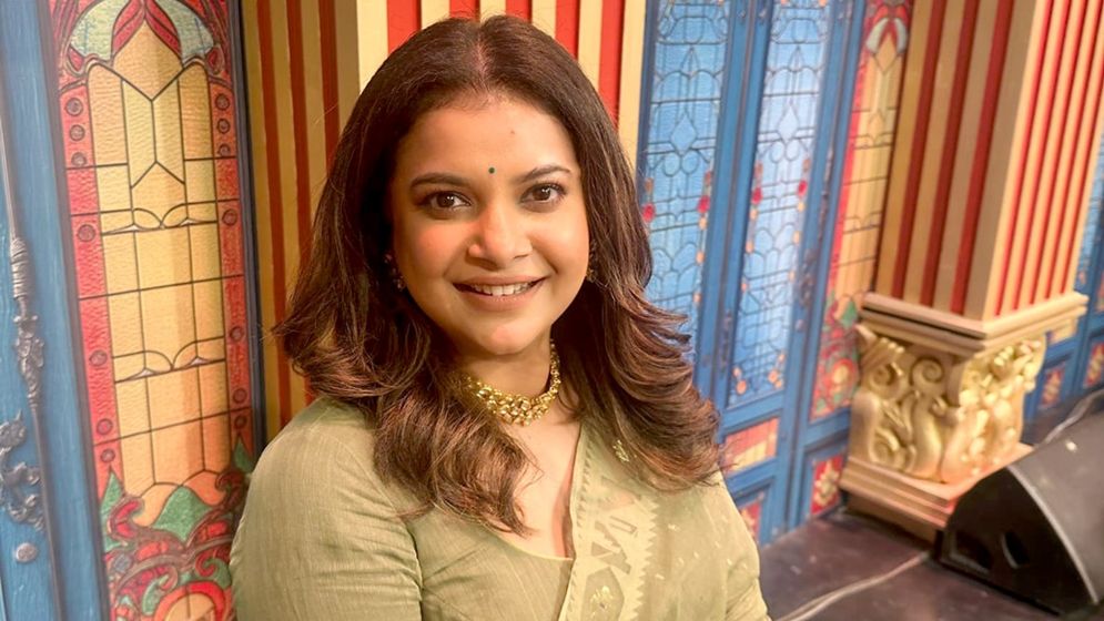 আপত্তিকর মন্তব্যকারীর স্ক্রিনশট পোস্ট করে যা বললেন শবনম ফারিয়া