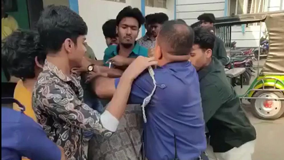 চার বছরের শিশুকে ধর্ষণচেষ্টা, অভিযুক্তকে ছিনিয়ে নেওয়ার চেষ্টা