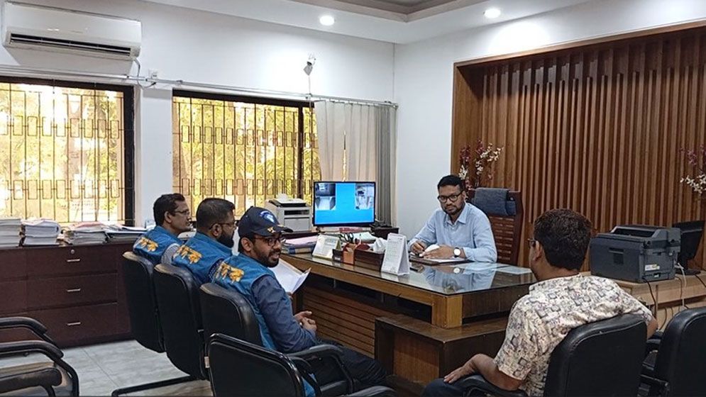 অনিয়ম দুর্নীতির অভিযোগে মাদারীপুর গণপূর্তে দুদকের অভিযান