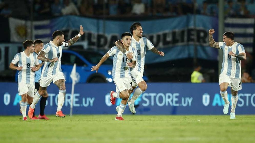 উরুগুয়েকে হারিয়ে বিশ্বকাপের মূল মঞ্চের পথে আর্জেন্টিনা