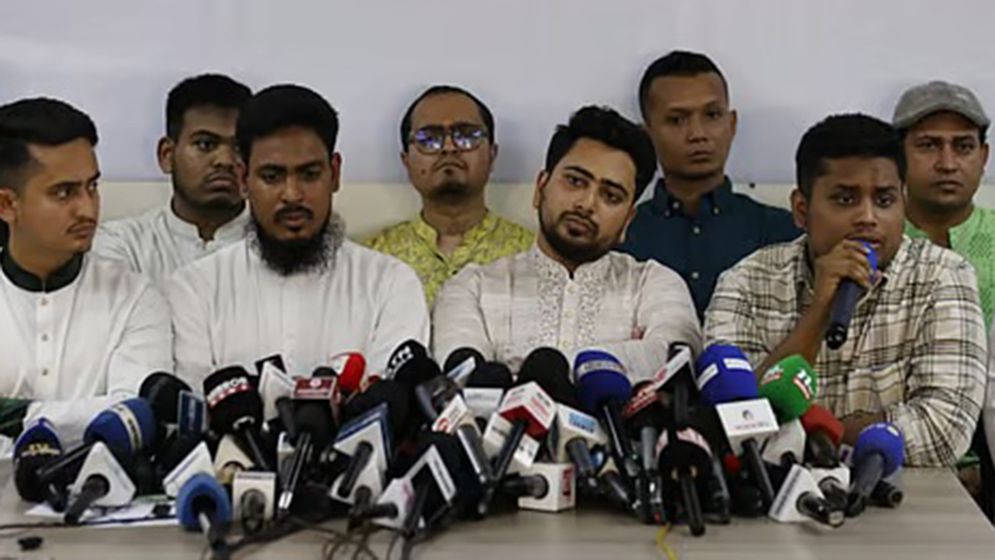 সেনাবাহিনীর সঙ্গে যে আলোচনা হয়েছে তা রাজনীতিতে হস্তক্ষেপ: হাসনাত আবদুল্লাহ