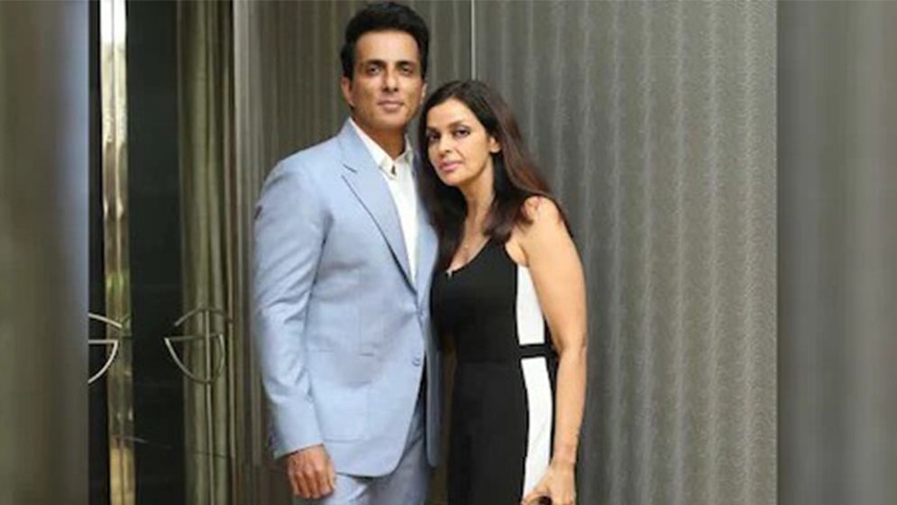 সড়ক দুর্ঘটনায় ‘অলৌকিকভাবে’ বেঁচে গেলেন সৌনু সৌদের স্ত্রী
