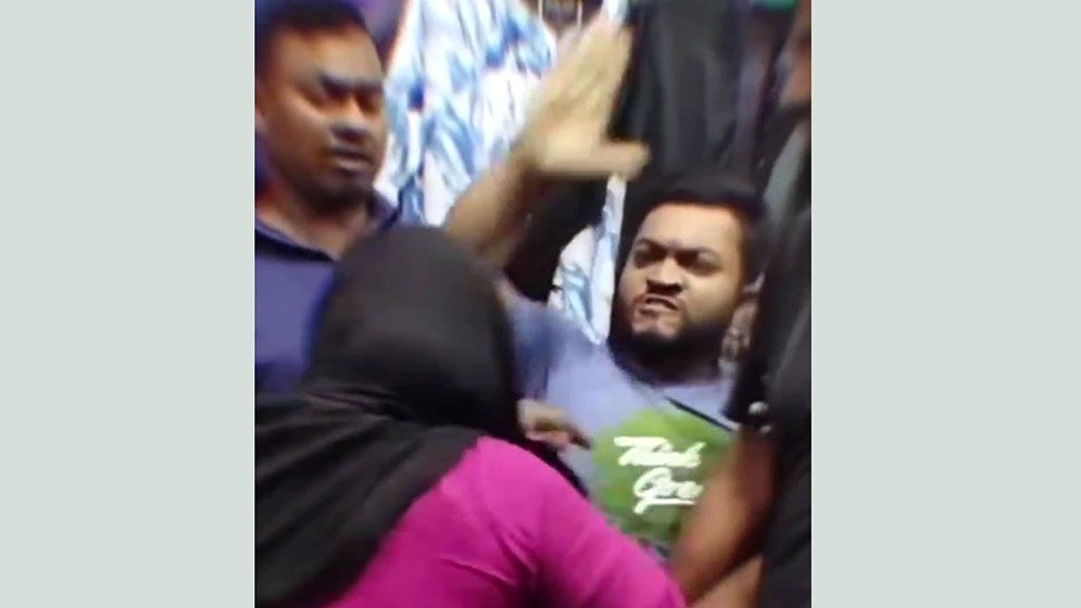 চুরির অভিযোগে নারীকে মারধর, ভিডিও ভাইরাল