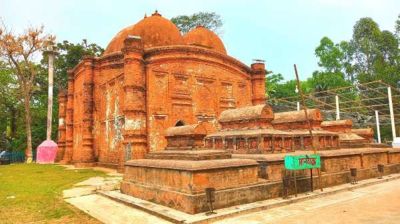 অযত্নে ধ্বংসের পথে মুঘল আমলের দৃষ্টিনন্দন স্থাপত্য