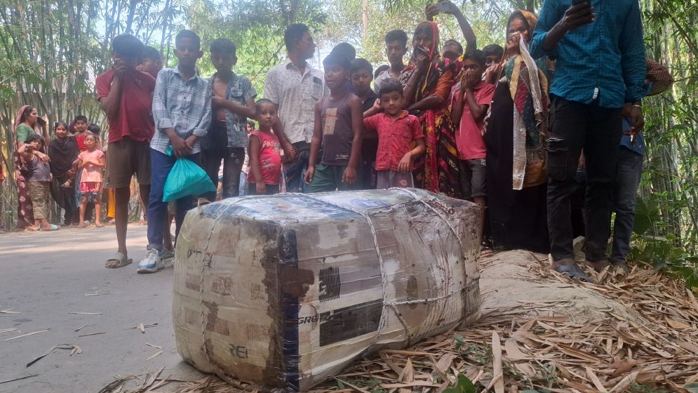 মানিকগঞ্জে কার্টনবন্দি মধ্যবয়সি নারীর লাশ উদ্ধার