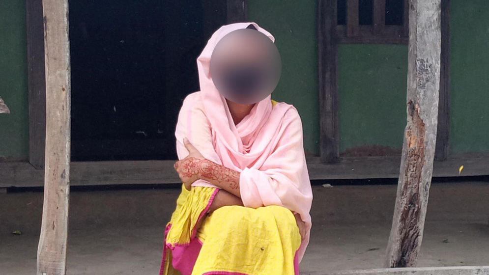 পরীক্ষার আসন ছেড়ে প্রেমিকের বাড়িতে পরীক্ষার্থী