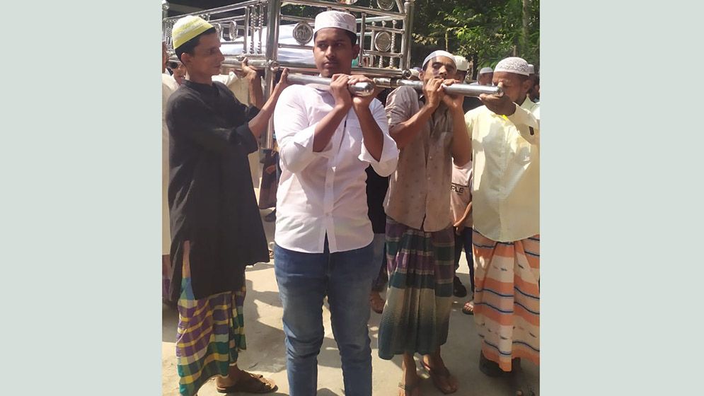 পরীক্ষার হল থেকে ফিরেই বাবার লাশ কাঁধে নিলেন নাহিদ