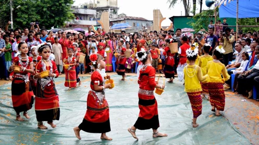 বৈসাবিতে পাহাড়ে উৎসবের আমেজ