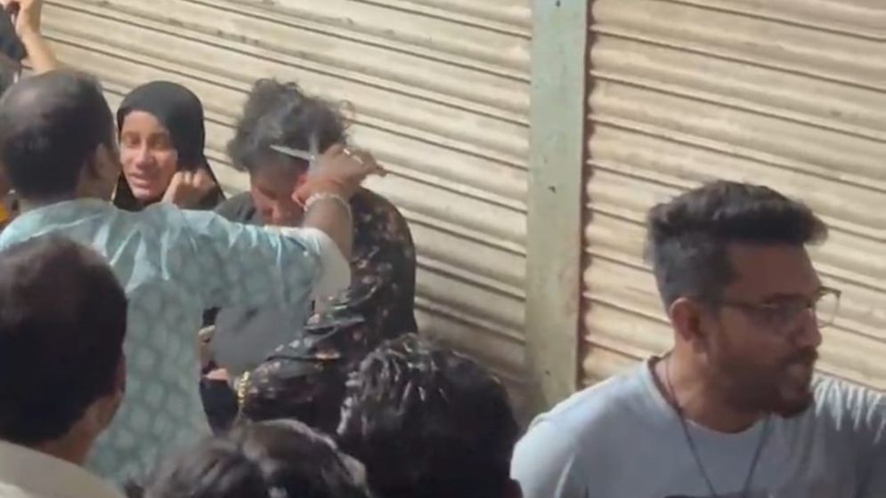 চুরির অপবাদে নারীর চুল কেটে দেওয়ার অভিযোগ