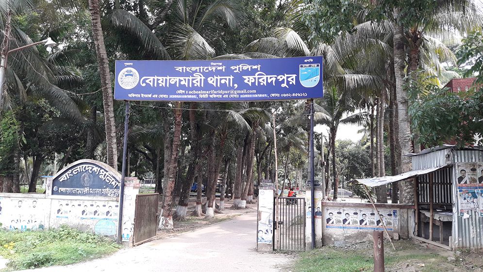 পহেলা বৈশাখে ঘুরতে না দেওয়ায় গৃহবধূর আত্মহত্যা, স্বামী আটক