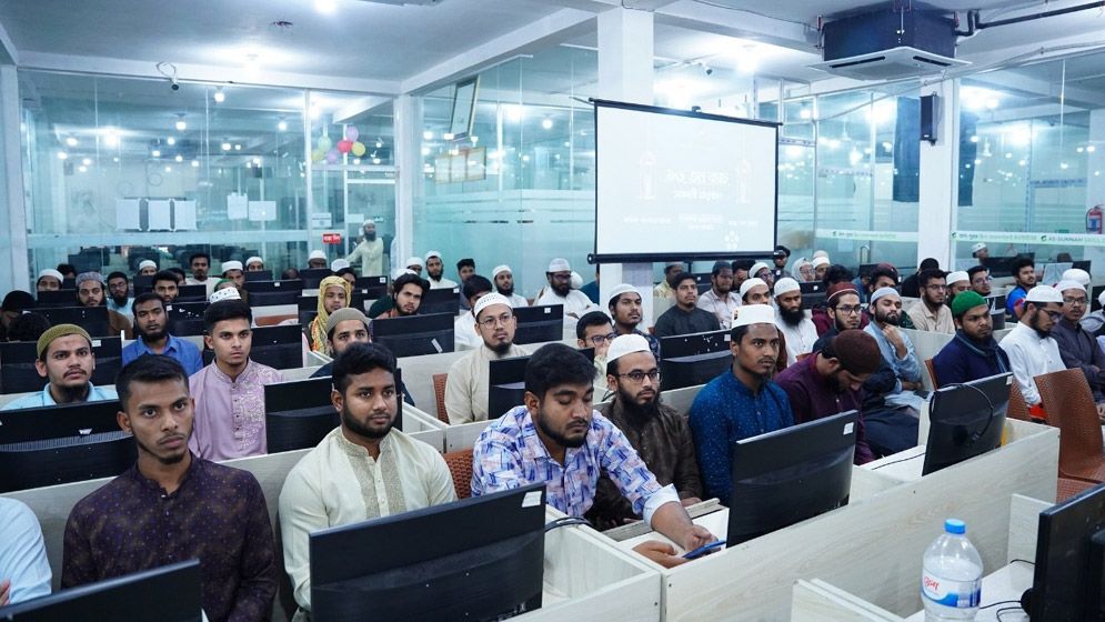 বেকার-অদক্ষ তরুণদের যেভাবে প্রশিক্ষিত করছে শায়খ আহমাদুল্লাহর প্রতিষ্ঠান