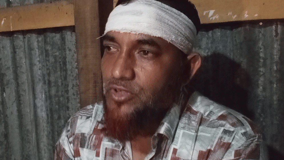 শিক্ষককে পিটিয়ে হাসপাতালে পাঠাল আ.লীগ নেতা