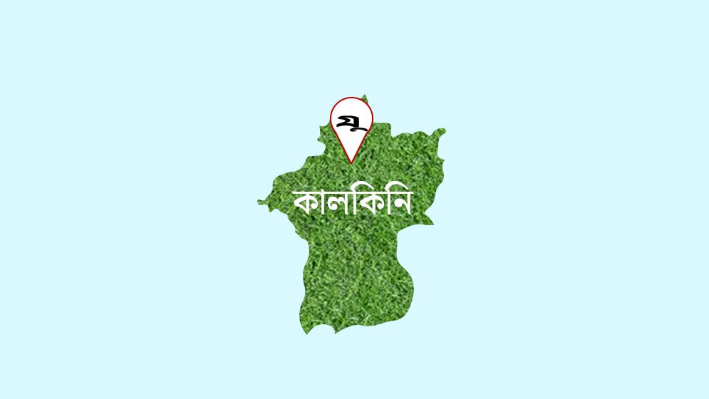 কোদালের কোপে বিস্ফোরিত বোমা, আহত কৃষক