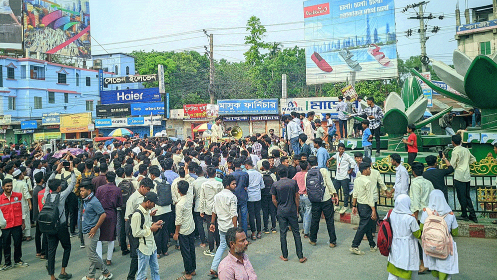 রংপুরে পলিটেকনিকের শিক্ষার্থীদের বিক্ষোভ, সড়ক অবরোধ