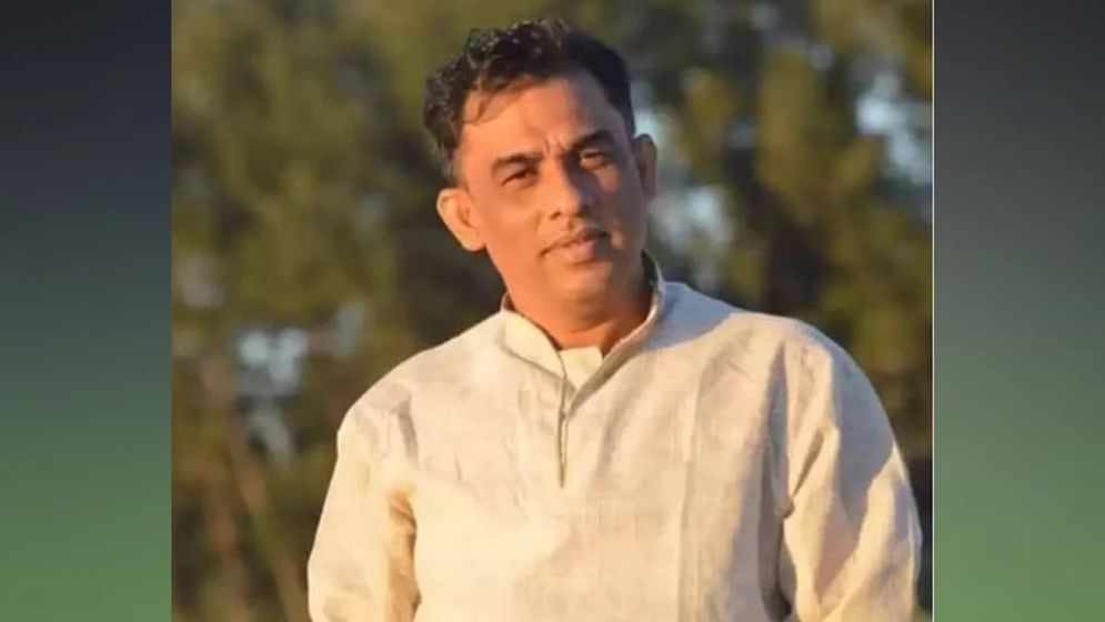 চোলাই মদসহ ইউপি মেম্বারকে পুলিশে দিল জনতা