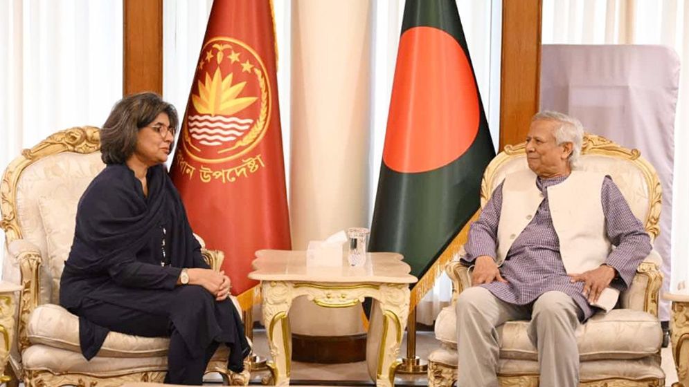 পাকিস্তানের সঙ্গে সম্পর্ক জোরদারের আহ্বান প্রধান উপদেষ্টার