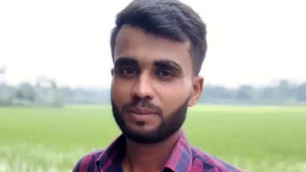 চুরির অপবাদে নিজ শরীরে আগুন দিলেন রিকশাচালক