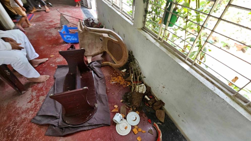 আ.লীগ নেতার বাড়িতে হামলা ও ভাঙচুরের অভিযোগ ছাত্রলীগ সভাপতির বিরুদ্ধে