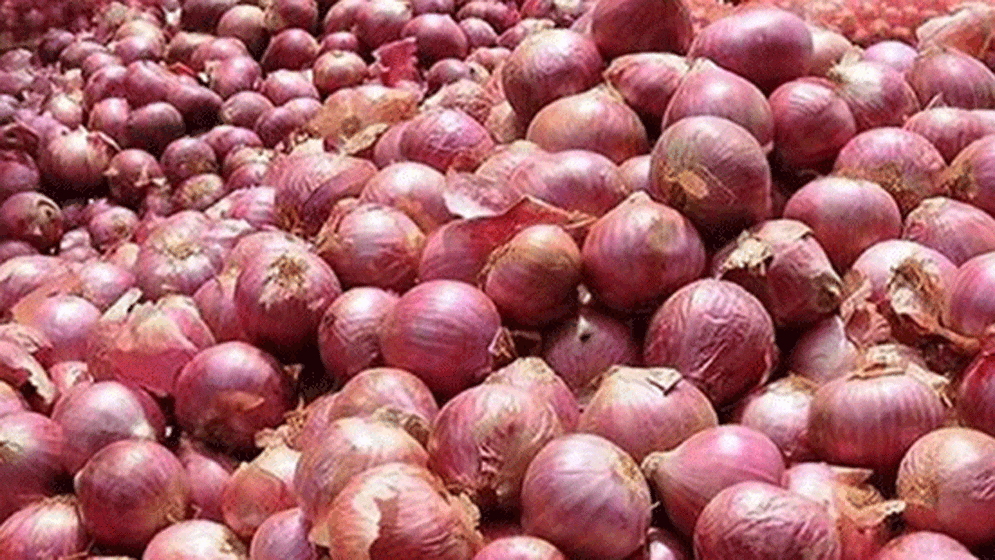ভরা মৌসুমে ৩০ টাকার পেঁয়াজ ৭০ টাকা