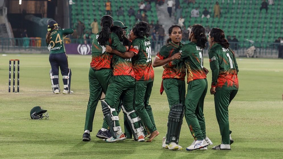 বাঁচা-মরার ম্যাচে ব্যাটিংয়ে বাংলাদেশ