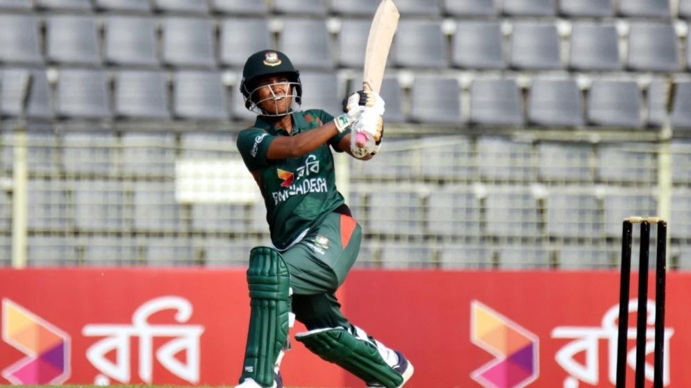 বাঁচা মরার লড়াইয়ে ব্যাটিং বিপর্যয়ে বাংলাদেশ