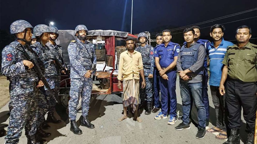 অপহৃত হওয়ার কয়েক ঘণ্টার মধ্যে ইজিবাইক চালককে উদ্ধার করল নৌবাহিনী
