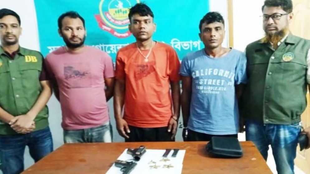 গাজীপুরে অস্ত্রসহ গ্রেফতার ৩