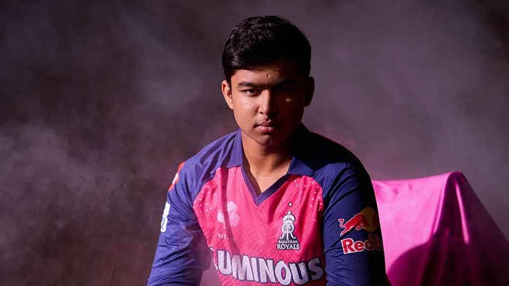 প্রথম বলেই ছক্কা, আইপিএল মাতালেন ১৪ বছরের সূর্যবংশী