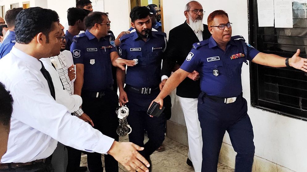 কুমিল্লা বারের সাবেক সভাপতি-সম্পাদকসহ ৪ আইনজীবী কারাগারে