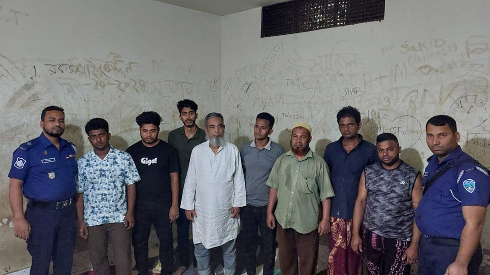 রাতে ঝটিকা মিছিল, কুমিল্লায় ৮ আওয়ামী লীগ কর্মী গ্রেফতার