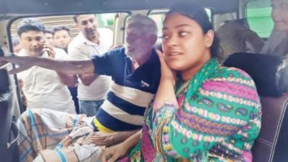 নাছির চৌধুরীকে নিয়ে ঢাকায় দুই মেয়ে