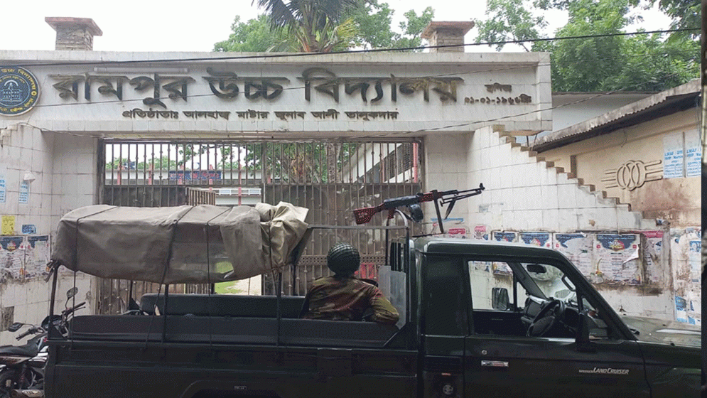 গণিত পরীক্ষা খারাপ হওয়ায় হাজীগঞ্জে কেন্দ্র ভাঙচুর