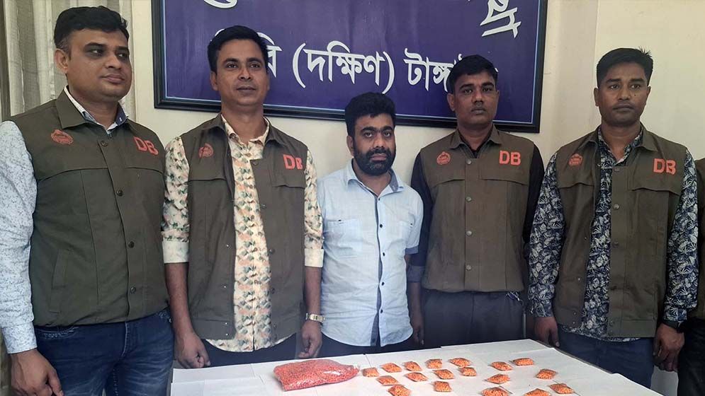 ১০ হাজার পিস ইয়াবাসহ গ্রেফতার ১