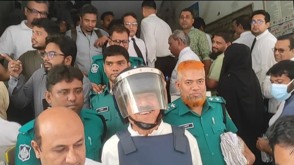 নির্বাচনের খায়েশ শাজাহান খানের