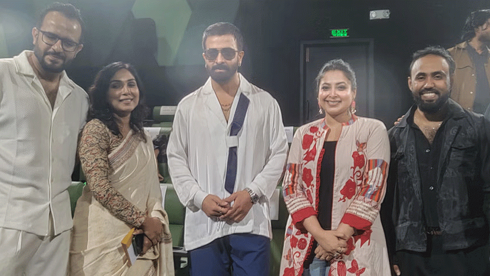 সিনেমা হলে নিজের ছবি ‘বরবাদ’ দেখলেন শাকিব খান