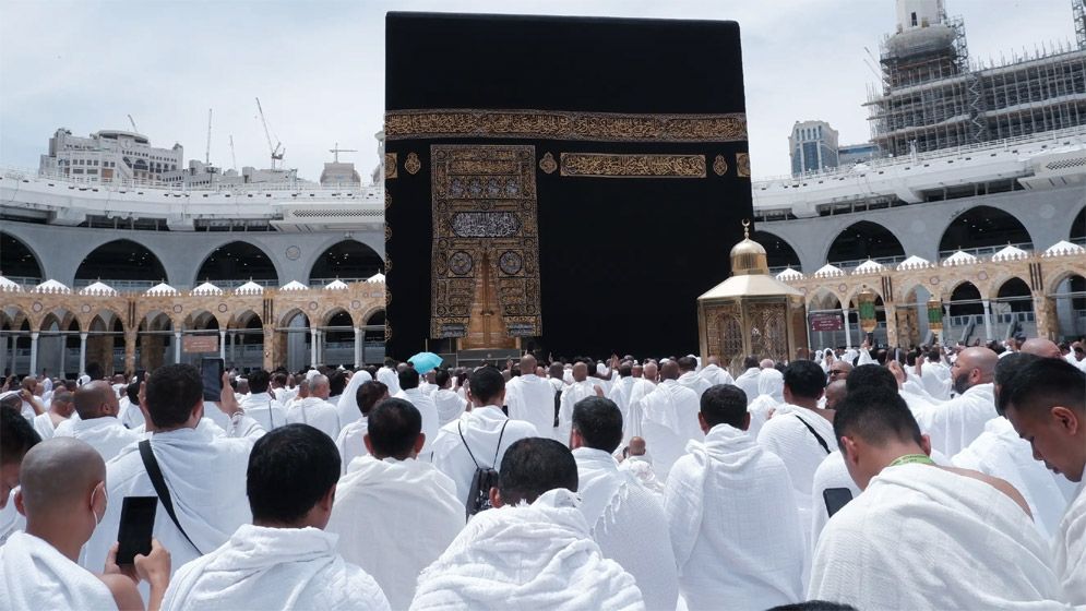 ইহরাম অবস্থায় যেসব কাজ নিষেধ