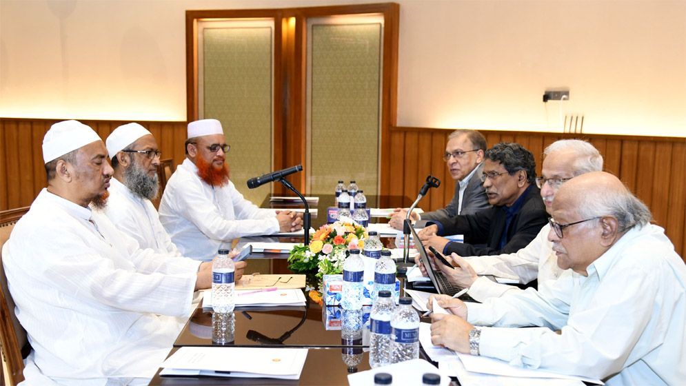 ‘বহুত্ববাদ’ নয় ‘বহুমত, বহুপথ’ যুক্ত করার প্রস্তাব