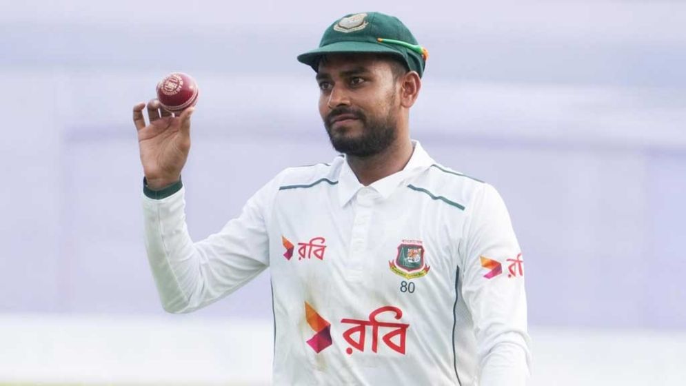 পাঁচ উইকেট পেয়ে অনার্স বোর্ডের দাবি তুললেন মিরাজ