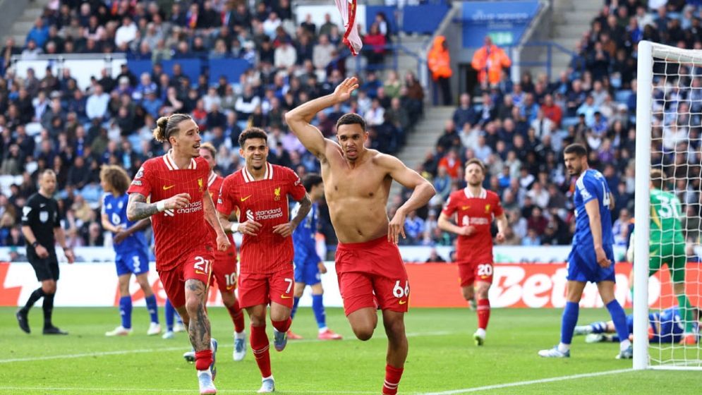 আলেক্সান্ডার-আর্নল্ডের বীরত্বে শিরোপাজয়ের ৩ পয়েন্টের দূরত্বে লিভারপুল