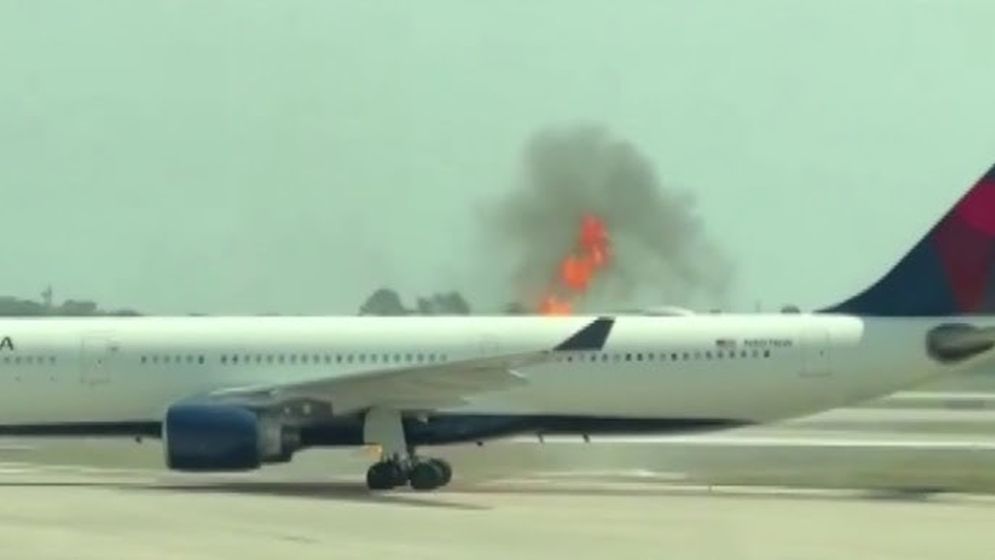 উড্ডয়নের আগে প্লেনে আগুন, যেভাবে রক্ষা পেলেন ২৯৪ যাত্রী