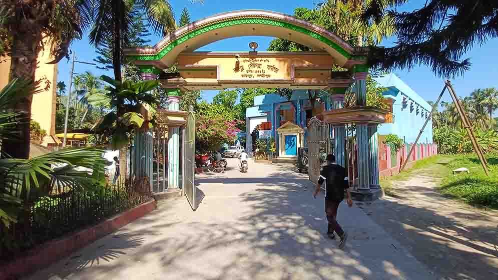 এক মাস ধরে বিশুদ্ধ পানির কষ্টে রায়পুর পৌরবাসী