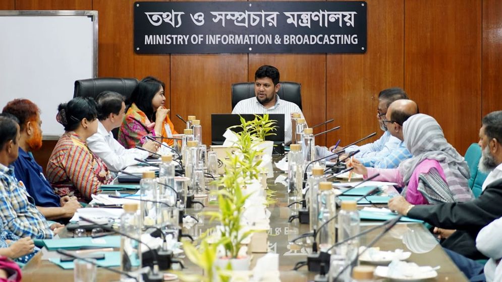 গুজব অপতথ্যের বিষয়ে যা বললেন উপদেষ্টা মাহফুজ