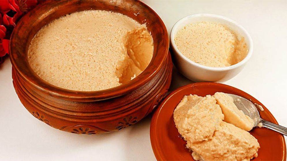 মাত্র ১ ঘণ্টায় ঘরেই তৈরি করুন দোকানের মতো সুস্বাদু মিষ্টি দই!