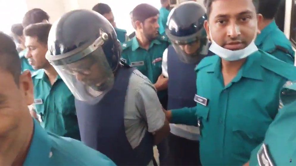 অবশেষে পাওয়া গেল পলকের হারানো সোয়েটার