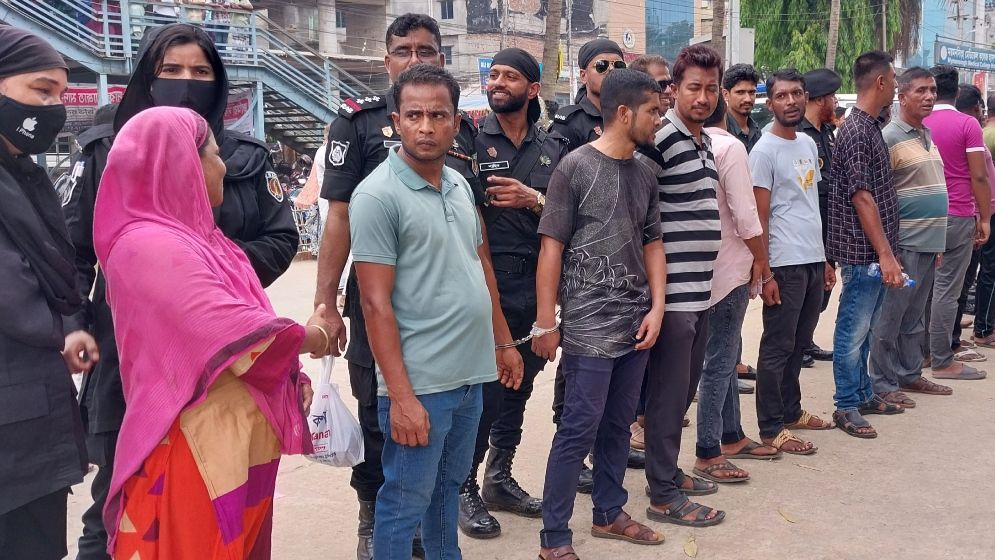 ময়মনসিংহ মেডিকেলে রোগীদের হয়রানি, ১৪ দালাল আটক