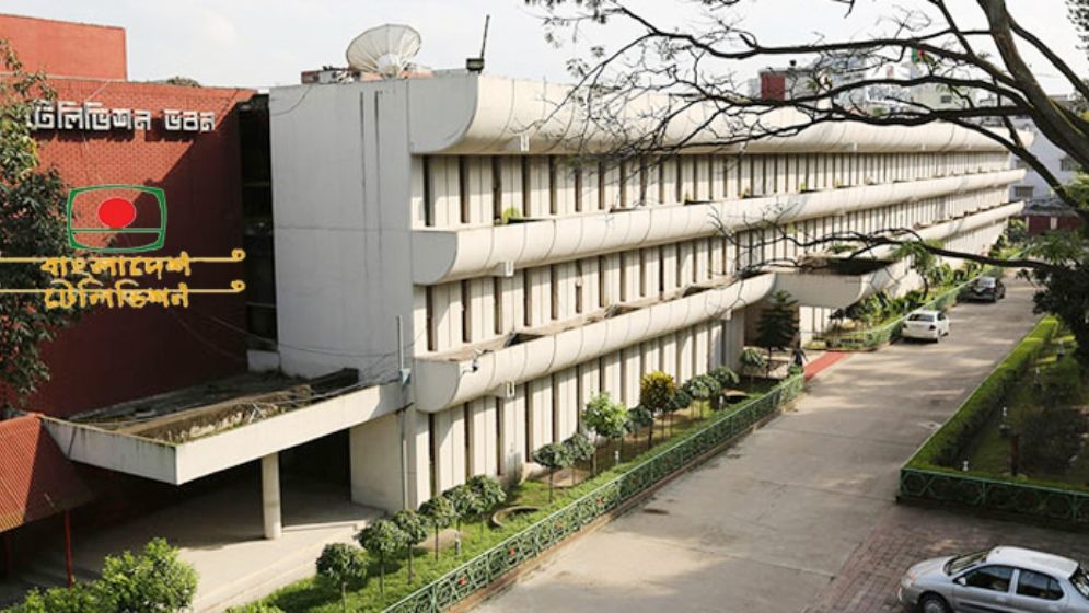 দুর্নীতির তদন্ত ধামাচাপা পাঁচ দফায় পদোন্নতি