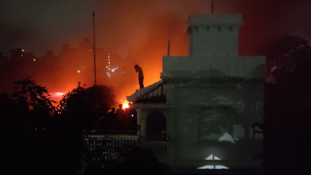 ফতুল্লায় অগ্নিকাণ্ডে জুটের গোডাউন ও ছাপাখানা পুড়ে ছাই