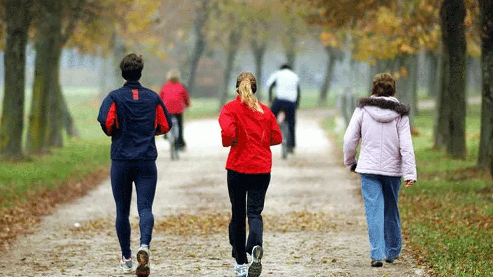 খালি পেটে হাঁটা নাকি ভরা পেটে— কোনটি ভালো ওজন কমানোর জন্য?