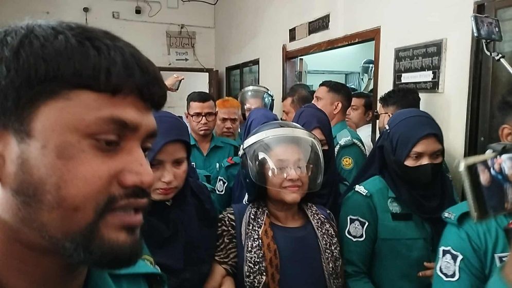 কাঠগড়ায় ফুঁপিয়ে কাঁদলেন তুরিন আফরোজ, সান্ত্বনা দিলেন ইনু